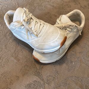 Used snickers size 10 by Skechers